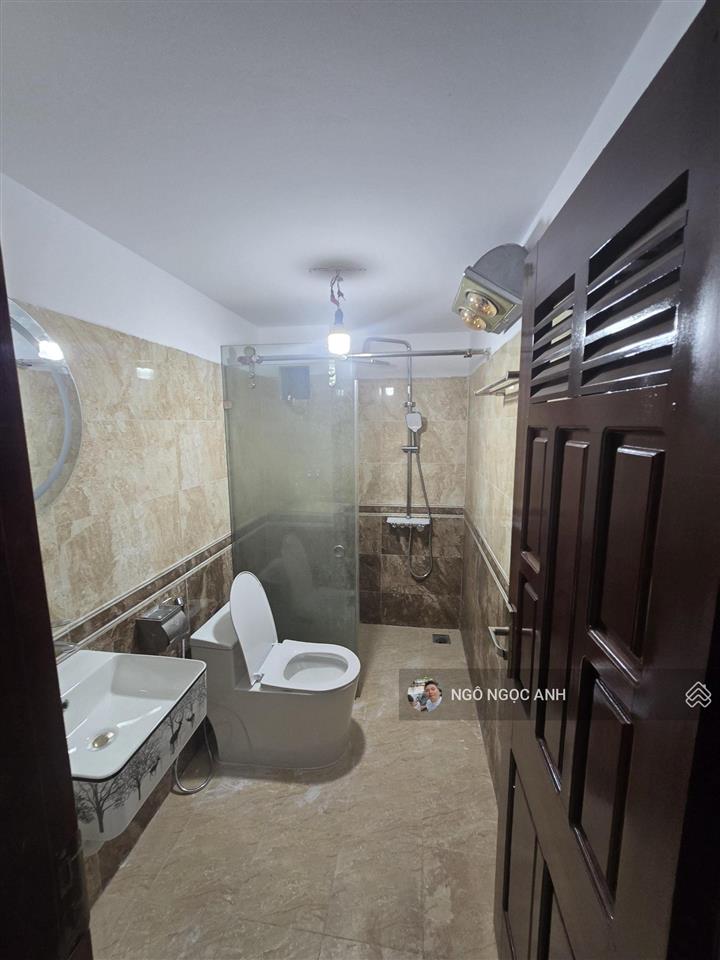 Chính chủ gửi bán nhà phường hoàng liệt  hàng kín 50m 5 tầng ô tô vào nhà  gần phố  chợ trường
