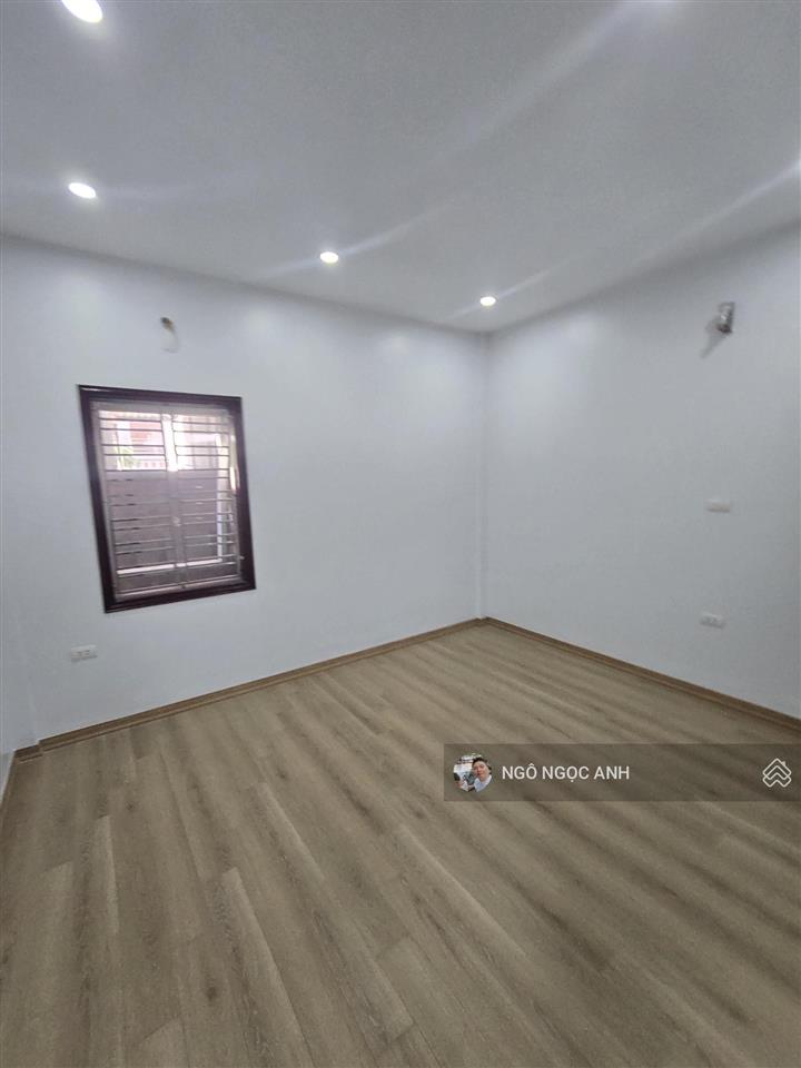 Chính chủ gửi bán nhà phường hoàng liệt  hàng kín 50m 5 tầng ô tô vào nhà  gần phố  chợ trường