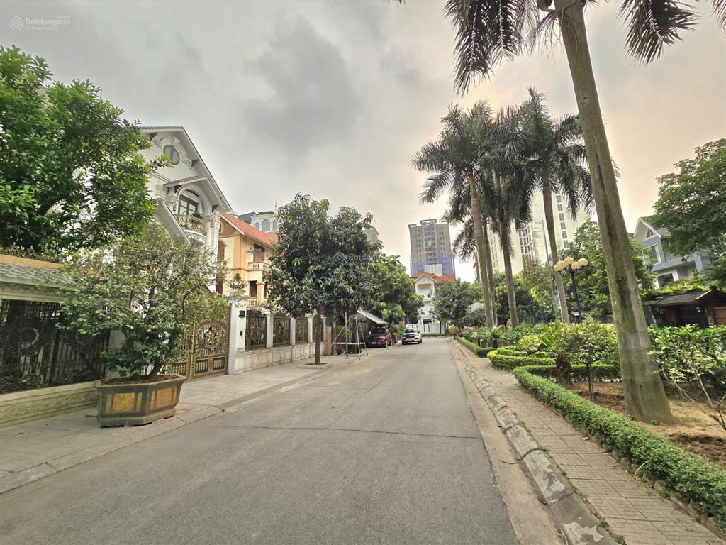 Biệt thự 325m2, 4 tầng sân vườn tại kđt pháp vân, hoàng mai  phù hợp làm văn phòng doanh nghiệp