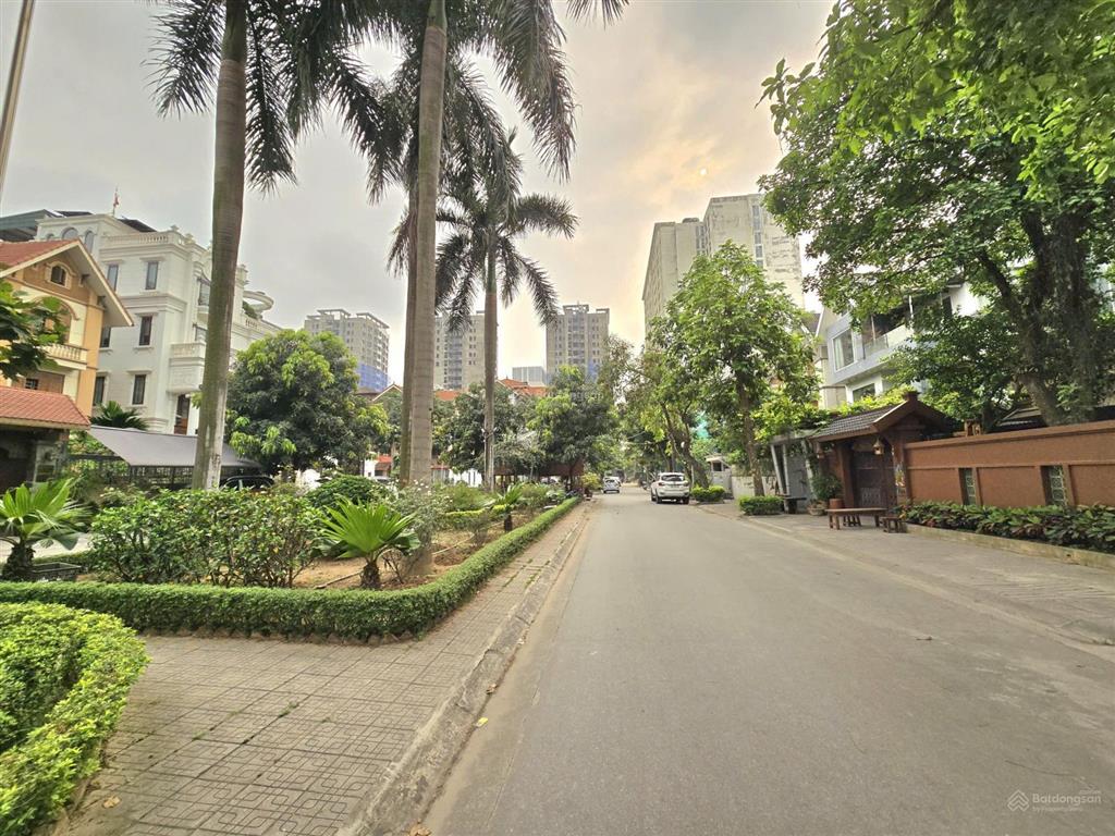 Biệt thự 325m2, 4 tầng sân vườn tại kđt pháp vân, hoàng mai  phù hợp làm văn phòng doanh nghiệp