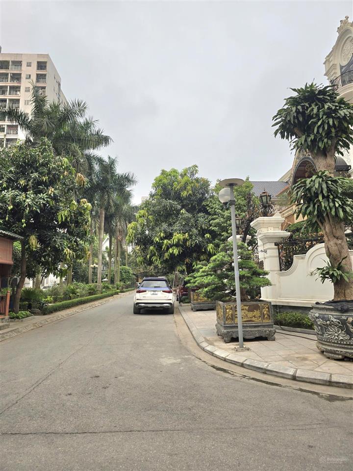 Biệt thự 325m2, 4 tầng sân vườn tại kđt pháp vân, hoàng mai  phù hợp làm văn phòng doanh nghiệp