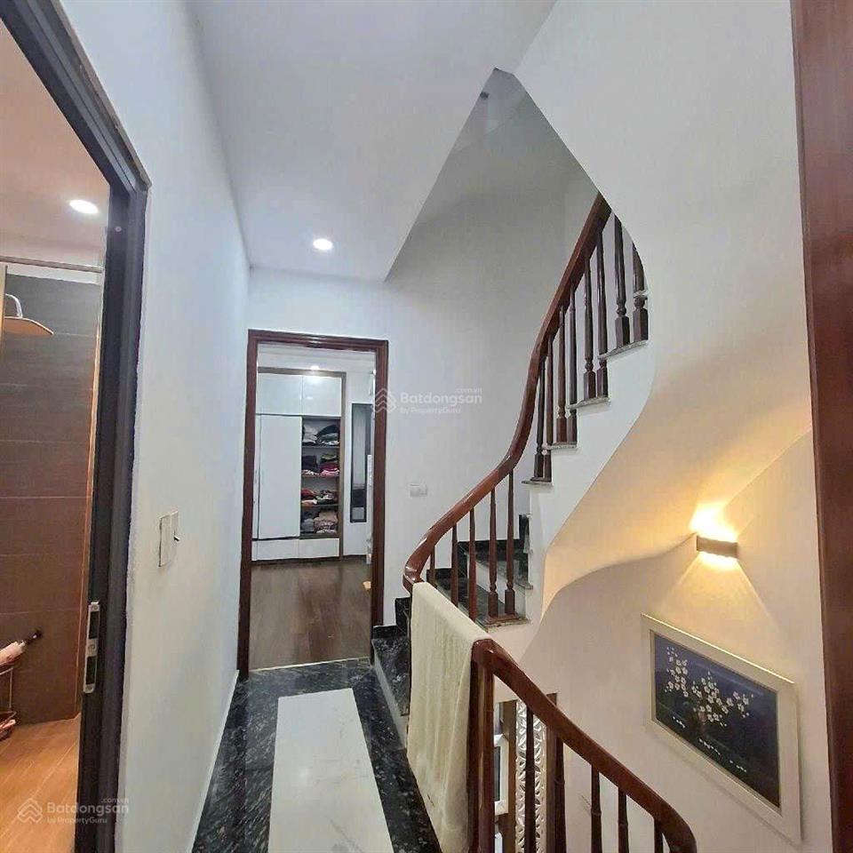 Chủ cần bán gấp hạ chào nhà dân xây chắc chắn ô tô đỗ cổng 2 mặt thoáng 42m2 x 5 tầng, ngõ thông
