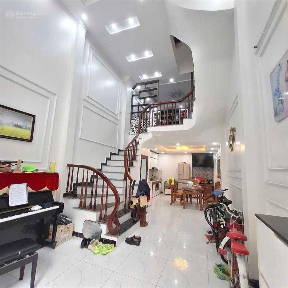 Chủ cần bán gấp hạ chào nhà dân xây chắc chắn ô tô đỗ cổng 2 mặt thoáng 42m2 x 5 tầng, ngõ thông