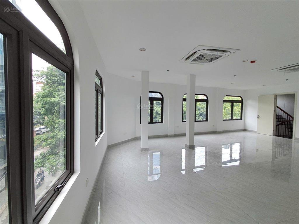 Cho thuê tòa nhà văn phòng mặt phố 90m x 8 tầng lô góc vỉa hè kinh doanh đỉnh