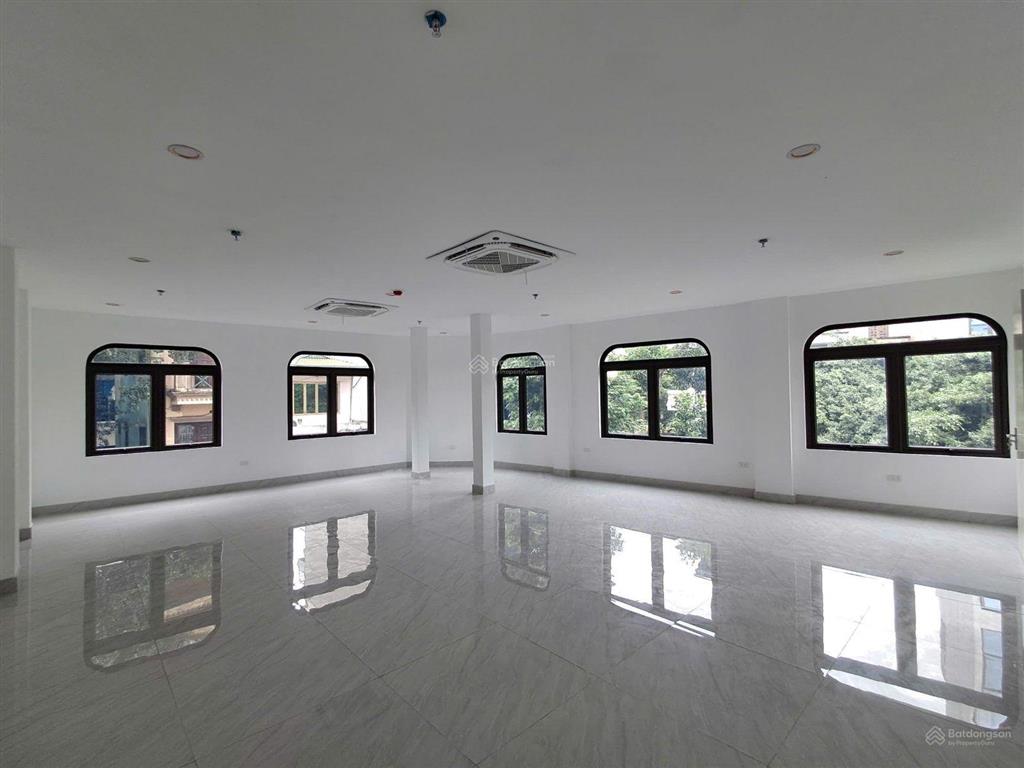 Cho thuê tòa nhà văn phòng mặt phố 90m x 8 tầng lô góc vỉa hè kinh doanh đỉnh
