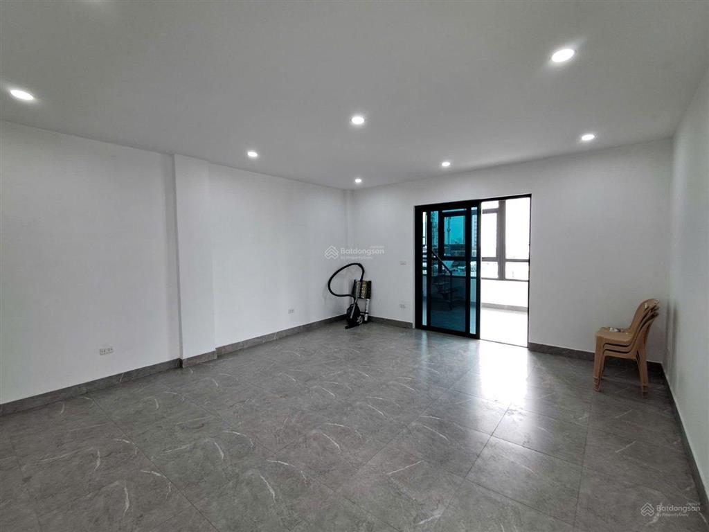 Cho thuê tòa nhà văn phòng mặt phố 90m x 8 tầng lô góc vỉa hè kinh doanh đỉnh