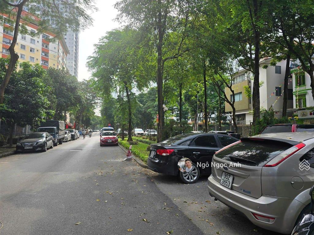 Biệt thự đơn lập 360m2 5 tầng kinh doanh  đường to 40m hơn phố  đẹp khu vực  vỉa hè rộng