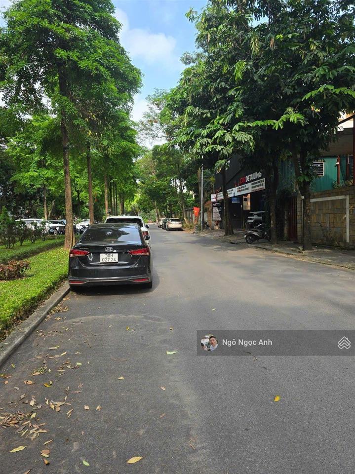 Biệt thự đơn lập 360m2 5 tầng kinh doanh  đường to 40m hơn phố  đẹp khu vực  vỉa hè rộng