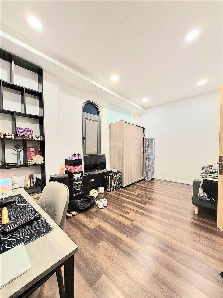 Anh/chị muốn nhà to, hẻm rộng xe hơi vào nhà, không gian thoáng mát