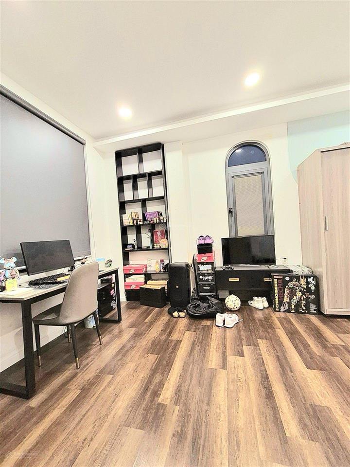 Anh/chị muốn nhà to, hẻm rộng xe hơi vào nhà, không gian thoáng mát