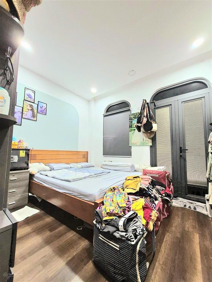 Anh/chị muốn nhà to, hẻm rộng xe hơi vào nhà, không gian thoáng mát