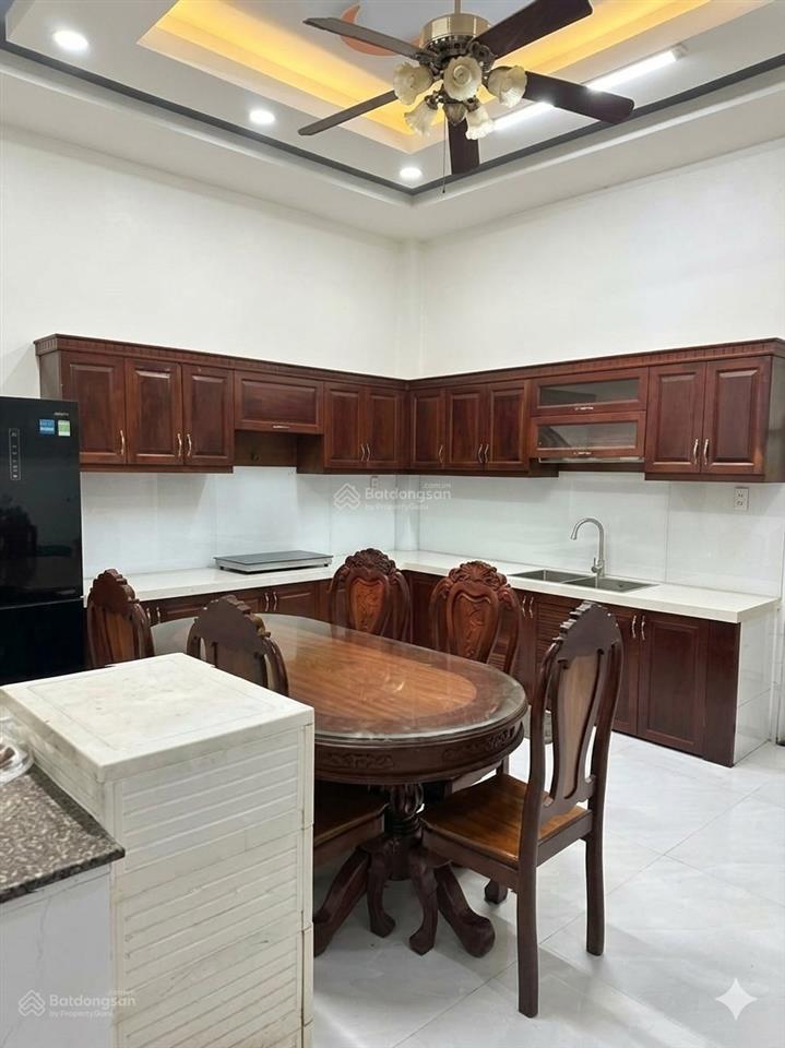 Chính chủ bán nhà dt 5m x 21m.xây 1 trệt 2 lầu. hẻm 8m. nhỉnh 7 tỷ