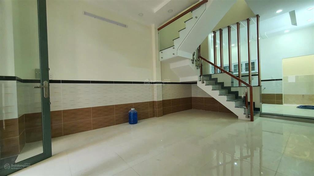 Bán nhà 1 trệt 1 lầu 4,6m x 16m. hẻm ô tô vào nhà trường chinh. giá 5 tỷ 1