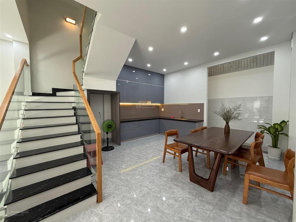 Bán nhà 3 tầng mới xây xong 5m x 12m mới dọn ở ngay. gần ngay galyxy nguyễn văn quá giáp gò vấp