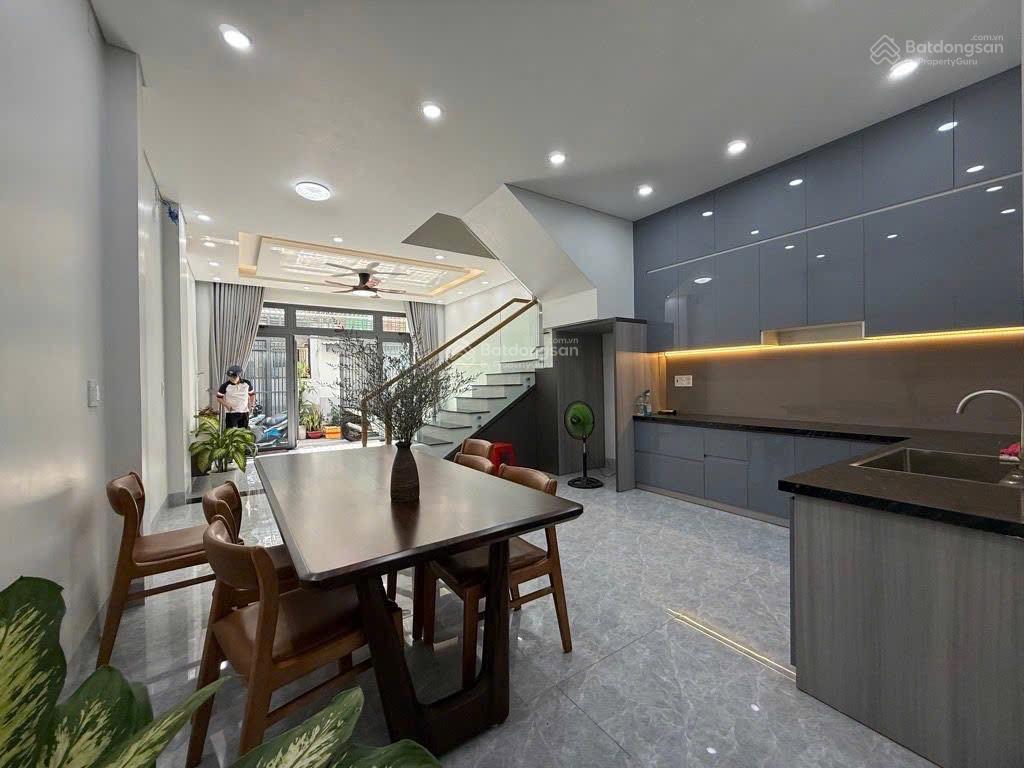 Bán nhà 3 tầng mới xây xong 5m x 12m mới dọn ở ngay. gần ngay galyxy nguyễn văn quá giáp gò vấp