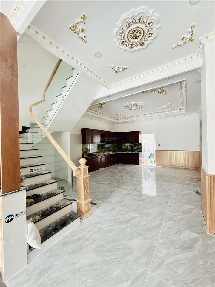 Bán gấp nhà 1 trệt 2 lầu  hẻm 7m  giá 7 tỷ 3