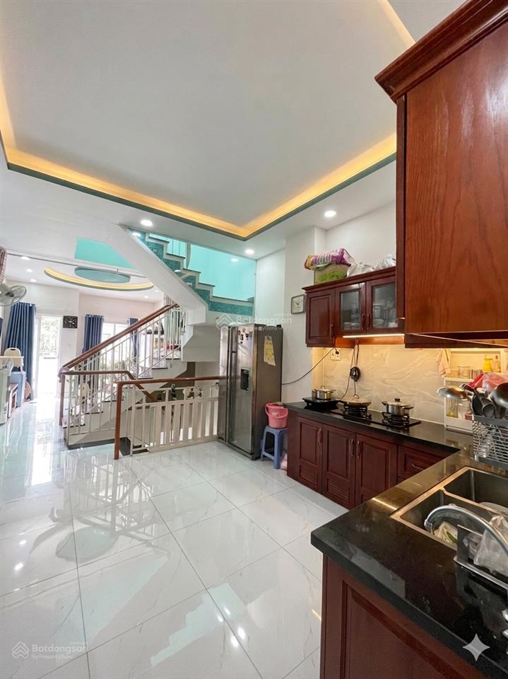 Bán nhà hẻm 6m xe tải. 1 trệt 2 lầu. dt 4m x 13m. nhỉnh 5 tỷ