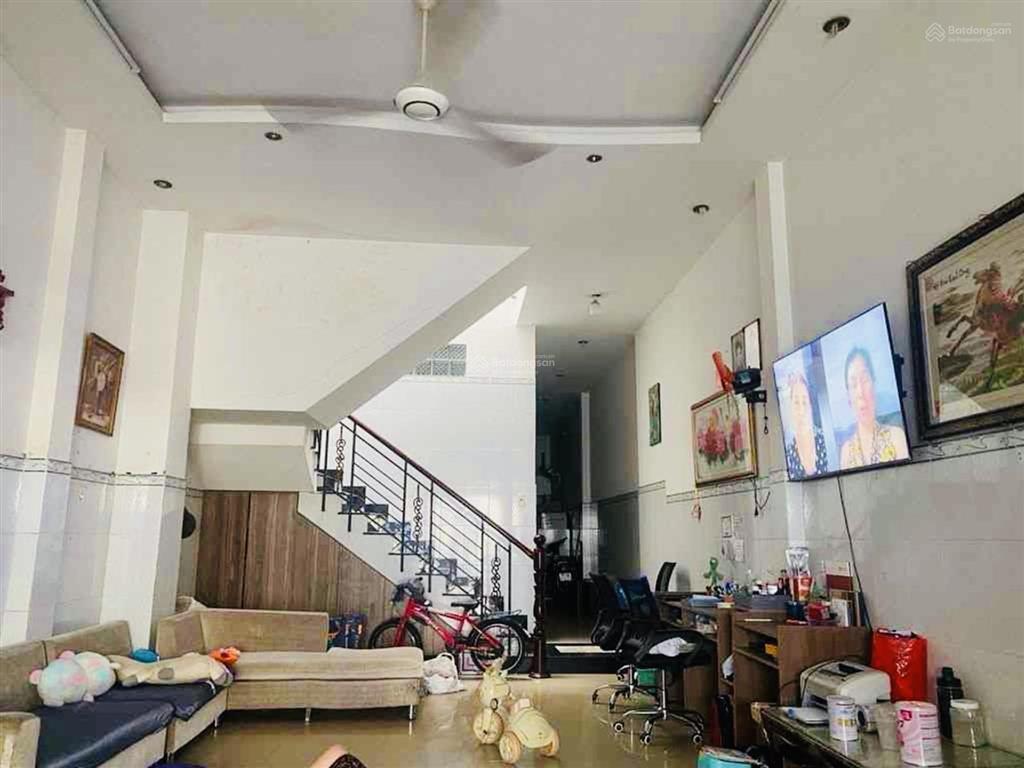 Bán nhà 1 trệt 1 lầu. mặt tiền kd chợ ngay trường chinh. nhỉnh 8 tỷ