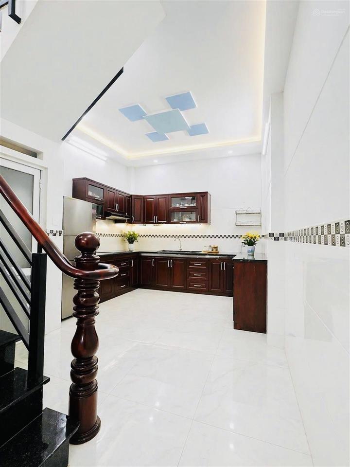 Bán nhà 3 tầng. hẻm 6m thông ô tô ngủ trong nhà. nhỉnh 4 tỷ