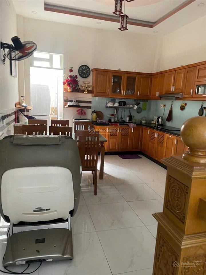 Bán gấp nhà 2 tầng 4m x 17m. nhỉnh 4 tỷ nguyễn văn quá
