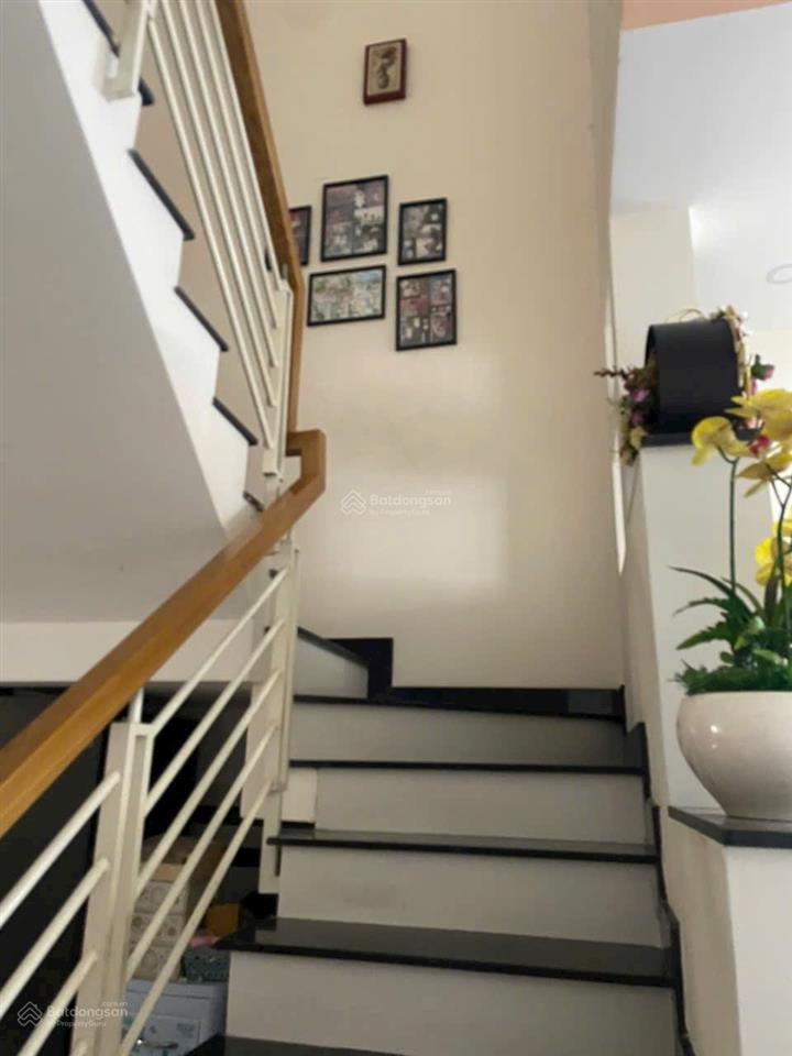 Bán gấp nhà 2 tầng 4m x 17m. nhỉnh 4 tỷ nguyễn văn quá