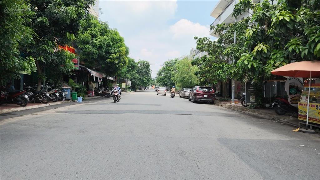 Bán nhà 4 tầng kdc an sương 4m x 20m. nhà mới xây ở ngay