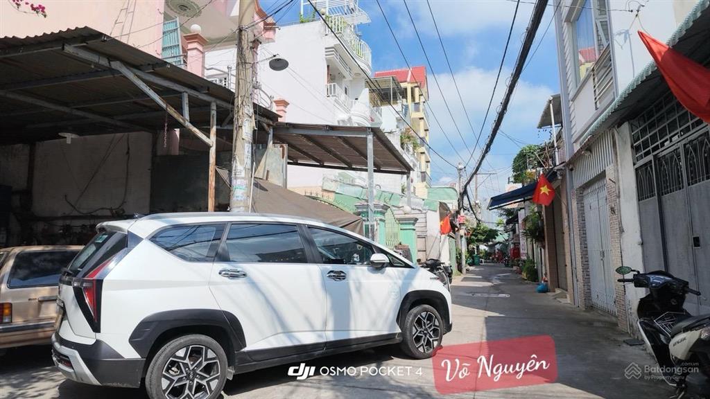 Bán lô đất 5,3m x 13,5m. đường xe hơi giáp kdc an sương. giá 5 tỷ 190