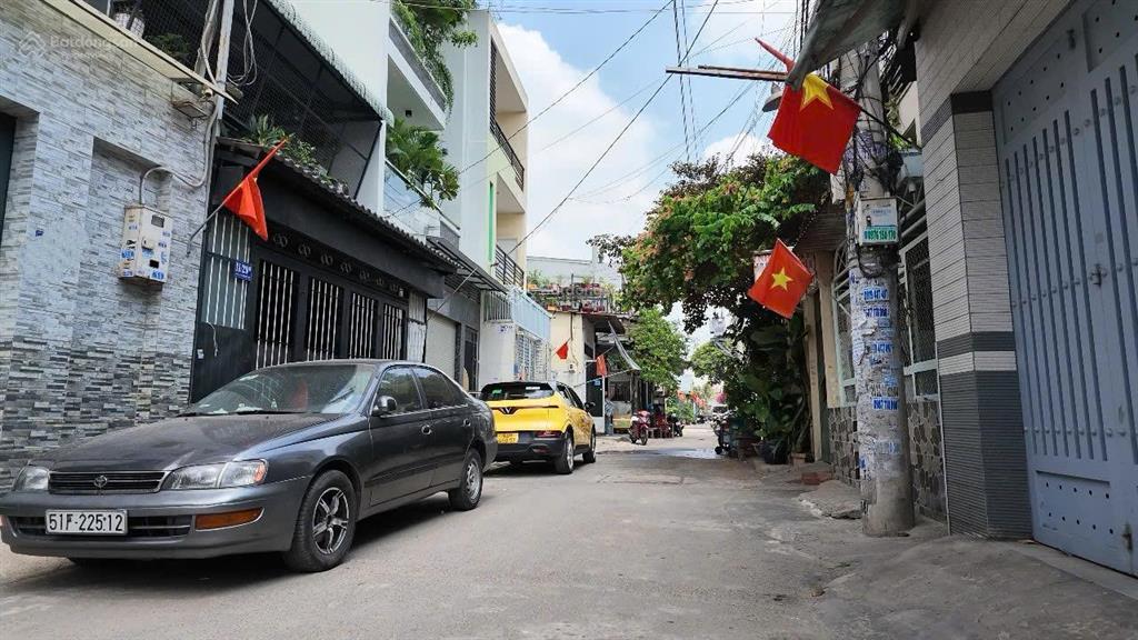 Ngộp bank 6 tỷ gấp bán nhà 155m2, đường 6m, giá 6 tỷ 89
