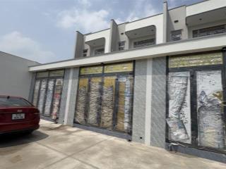 Bán nhà mới xây dựng tại đức hoà long an. đường ô tô chạy tới nhà. 4pn3wc, sổ hoàn công đầy đủ