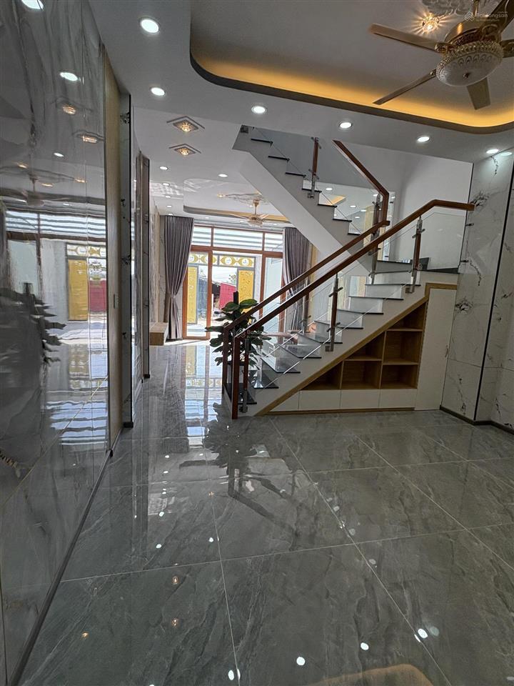 Nhà mới đức hòa  long an, xây dựng 137m2, 2 tỷ 490, 4pn, 3wc, sổ hồng riêng