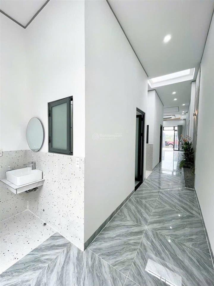 Cần bán gấp nhà mới xây 181m2, 3 phòng ngủ, 2 tầng tại mỹ hạnh. giá 1tỷ850