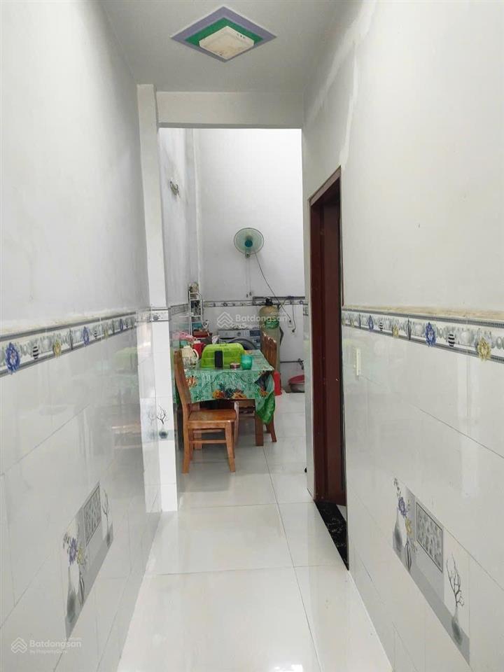 Bán gấp nhà thị trấn đức hòa106m21 tỷ 5sổ hồng riêng đường ô tô tới nhà