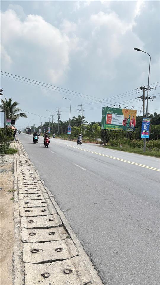 300m2 full thổ cư  đất mặt tiền đường 824 rộng 40m