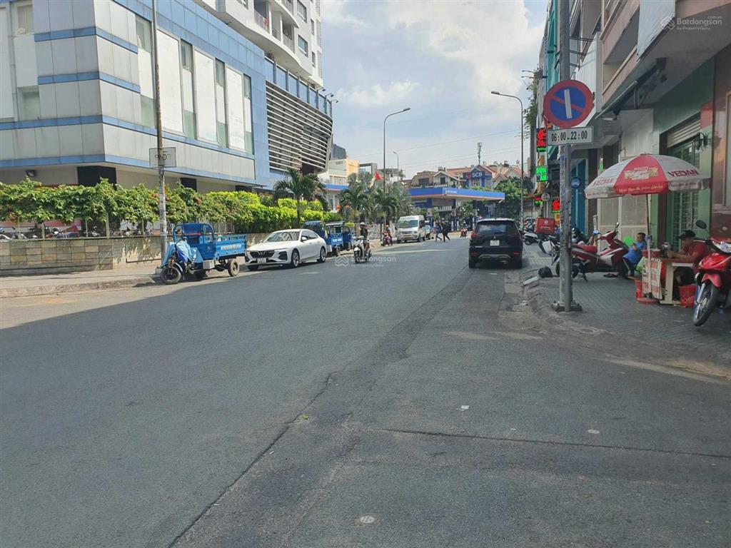 Cho thuê nhà mặt tiền 52a hoa sứ, p7, phú nhuận ngay siêu thị coop, chính chủ