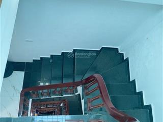 Gấp. đa sỹ. hơn 6 tỉ. nhà dân xây 34m2 5 tầng. 3 ngủ. gần công viên, bãi ô tô...