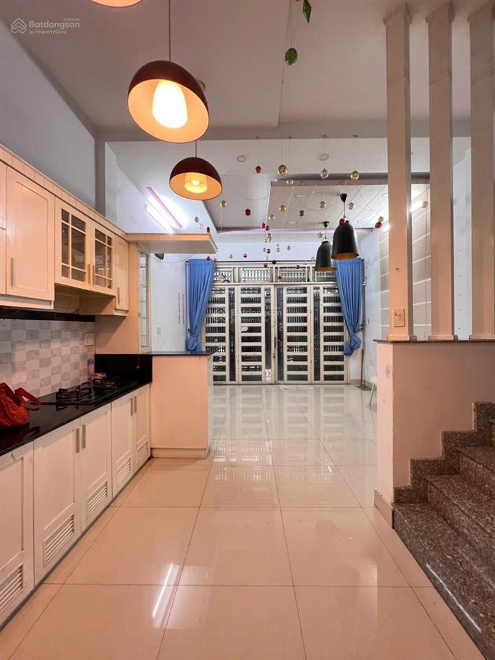 Bán nhà trần quang diệu, p14, quận 3  30m2 vuông vức  2 lầu