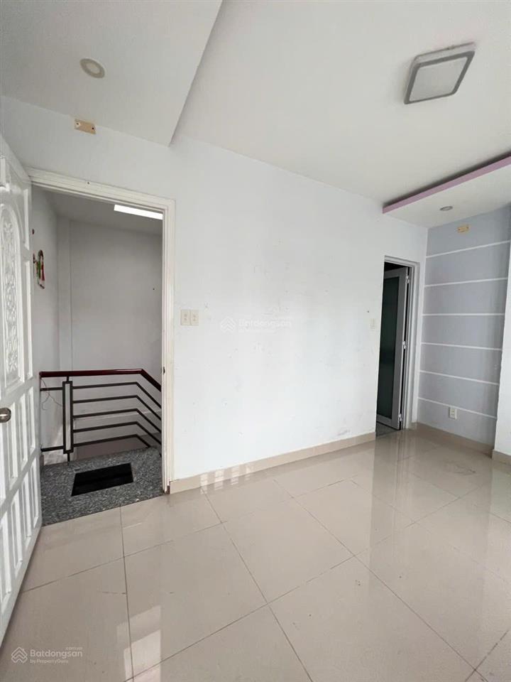 Bán nhà trần quang diệu, p14, quận 3  30m2 vuông vức  2 lầu