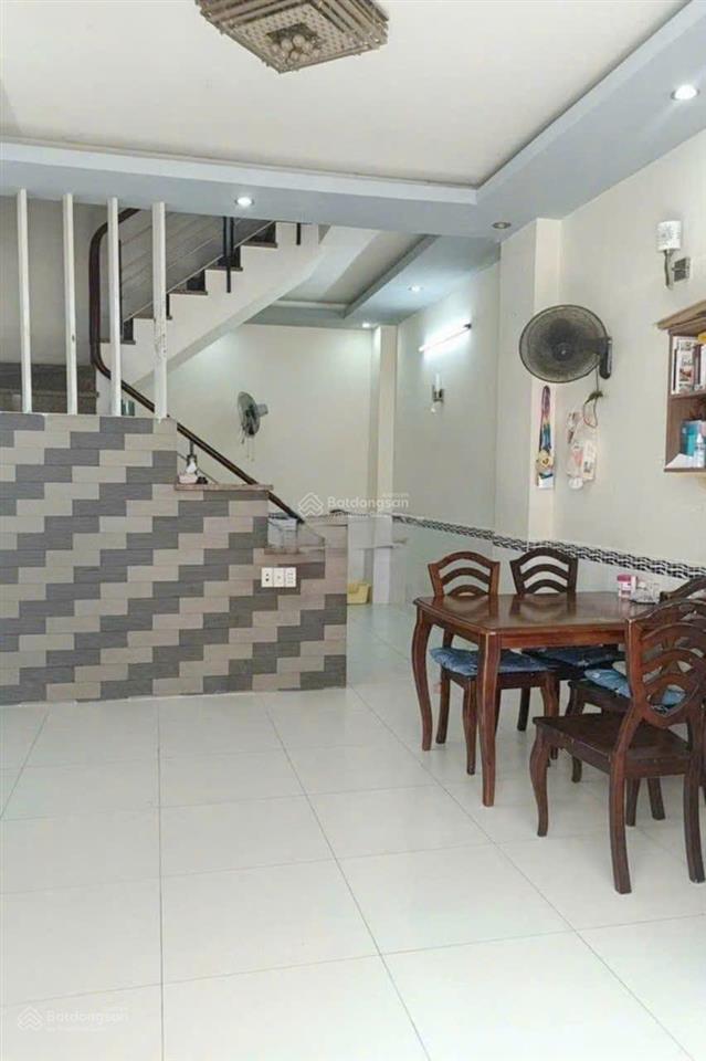 Chính chủ bán nhà đang ở hẻm xe hơi trải nhựa 6m 529/ huỳnh văn bánh 2 lầu  40m2