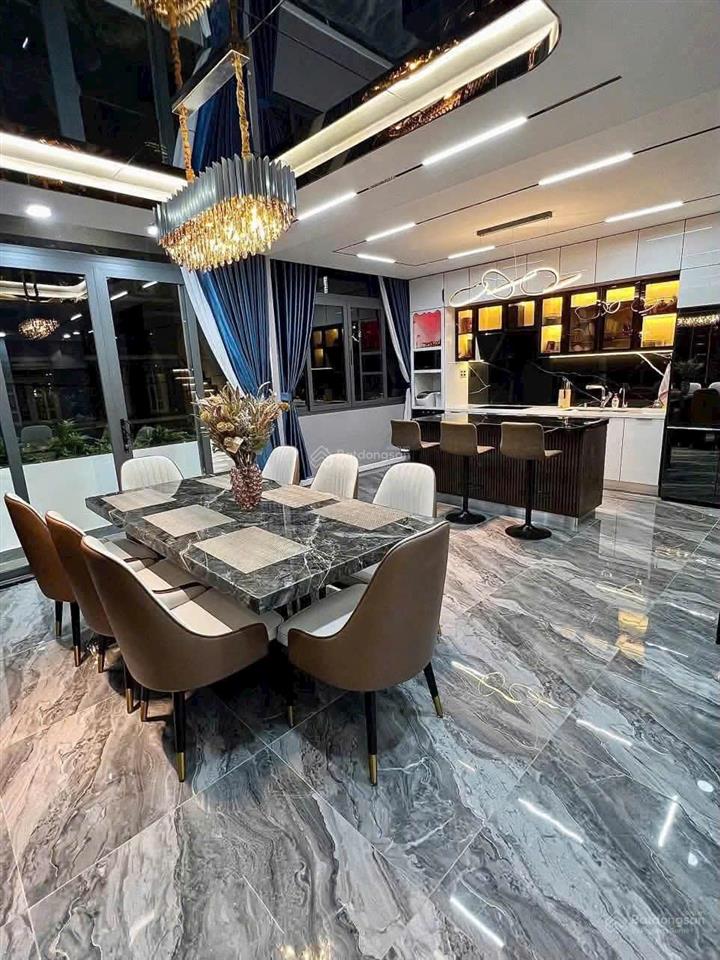 Bán nhà hẻm 8m  247a huỳnh văn bánh, chủ để lại toàn bộ nội thất hiện đại  72.8m2