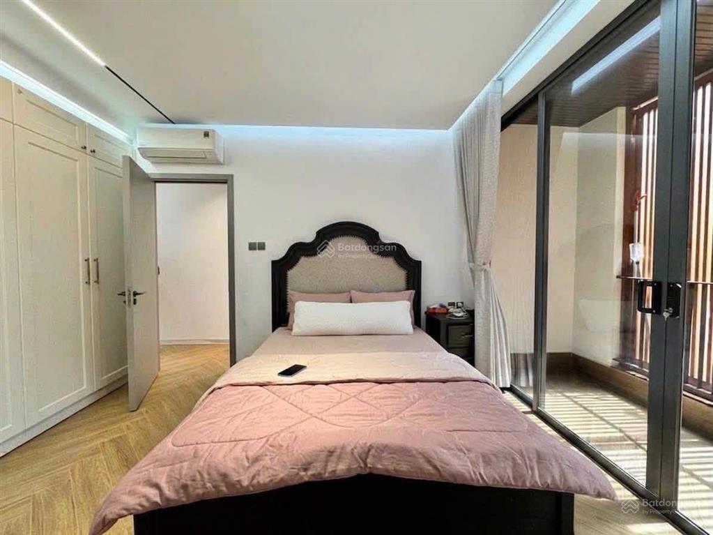 Định cư bán gấp  biệt thự mặt tiền phú nhuận  hoàng văn thụ (6.5x15m) kèm nội thất cc