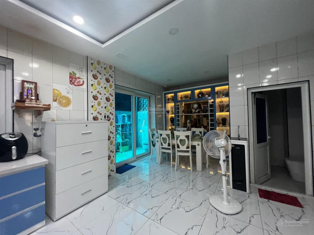 Bán nhà phố khu dân cư sadeco phước kiển a, dt 5*20,1trệt,3 lầu, , có sổ hồng ,giá 12.5ty
