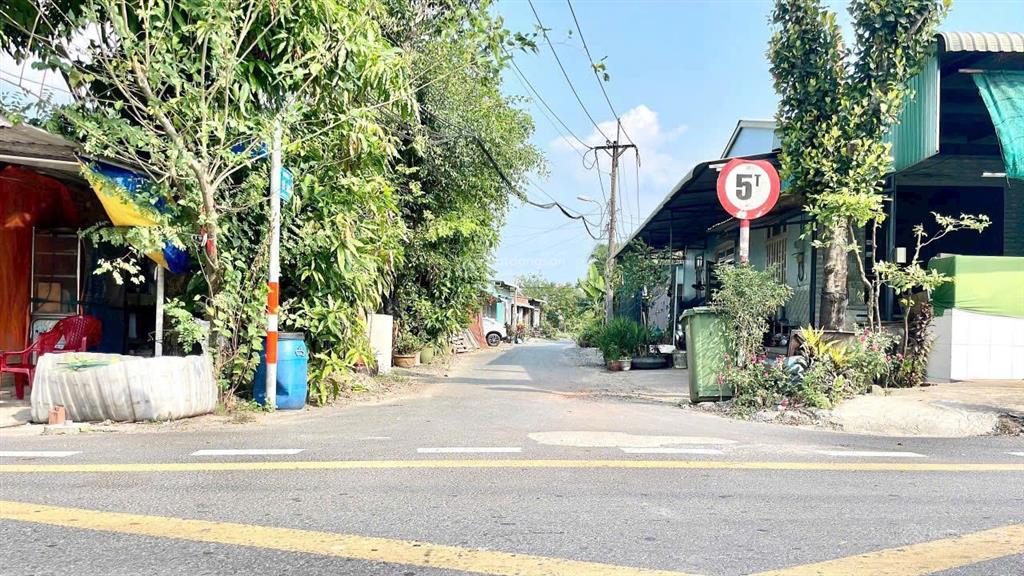 Bán lô đất bên hông chợ sóc lào, xã hưng thuận trảng bàng tây ninh sổ hồng riêng ,công chứng ngay .