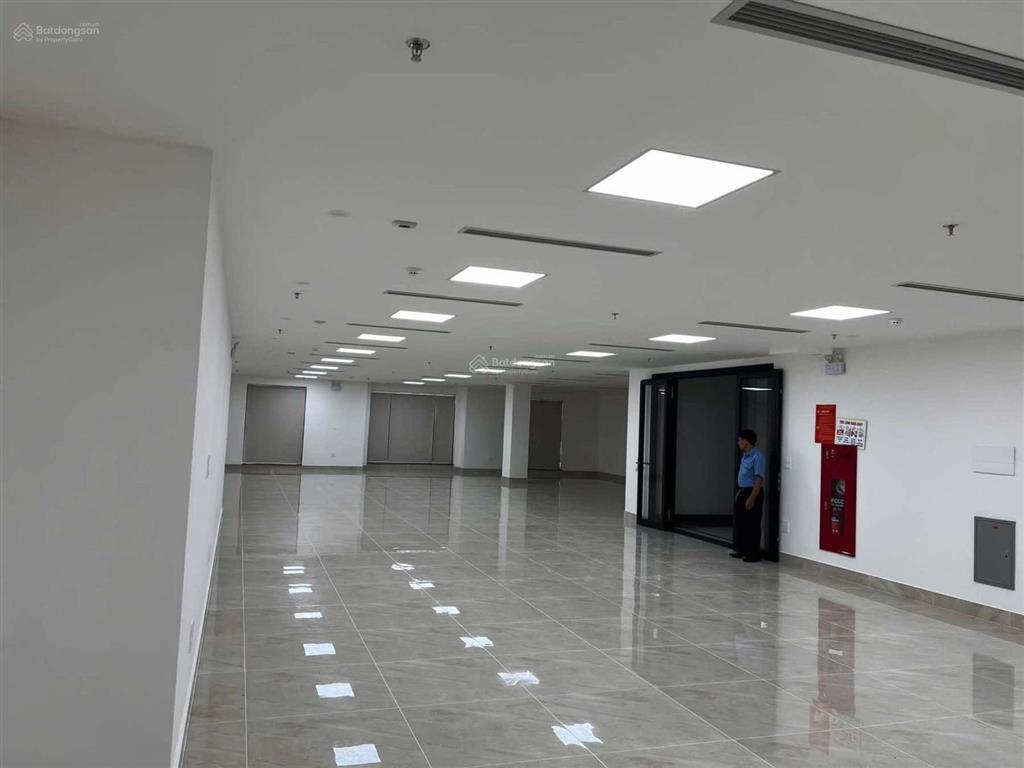 Tòa khách sạn + casino + nhà hàng cầu giấy, 588m2 x 15 tầng, giá 600 tỷ