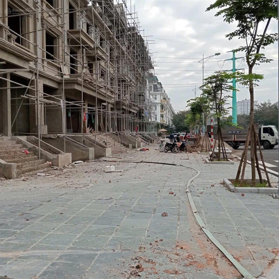 Biệt thự lk  tp giao lưu pvđ 49,7 tỷ, 120m2 x 5 tầng + 1 hầm, mt 7,5m cạnh bộ công an