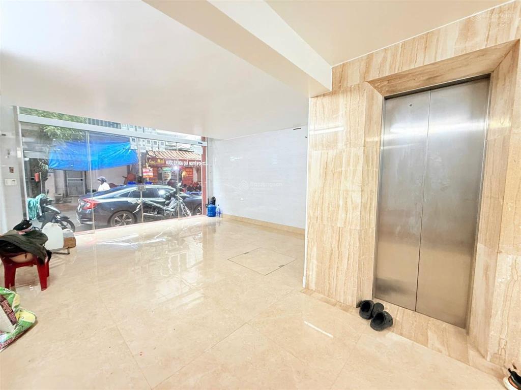 Quận ủy tây hồ 50m2 x 8 tầng, giá 32 tỷ, thang máy, vỉa hè ô tô tránh dừng đỗ, kinh doanh