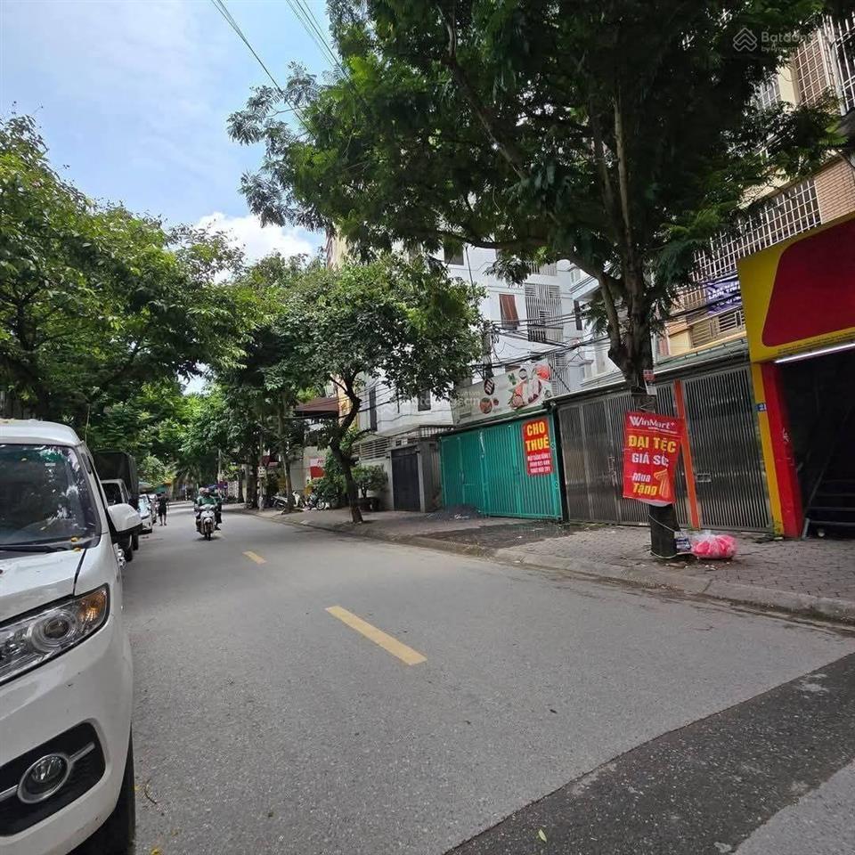 Hoàng quốc việt 70m2 x 5t giá 23,7 tỷ, phân lô ô tô 7 chỗ vào nhà