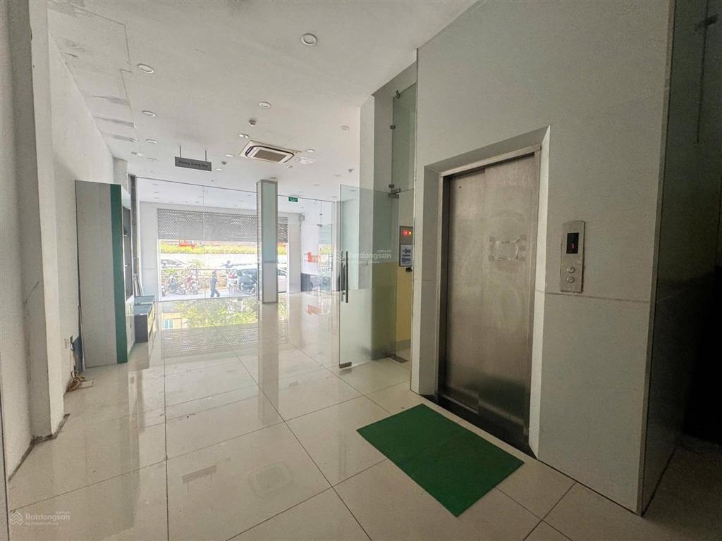 Mặt phố âu cơ  tây hồ diện tích 140m x 5 tầng, giá 77,8 tỷ. kinh doanh, thanh máy ô tô tránh