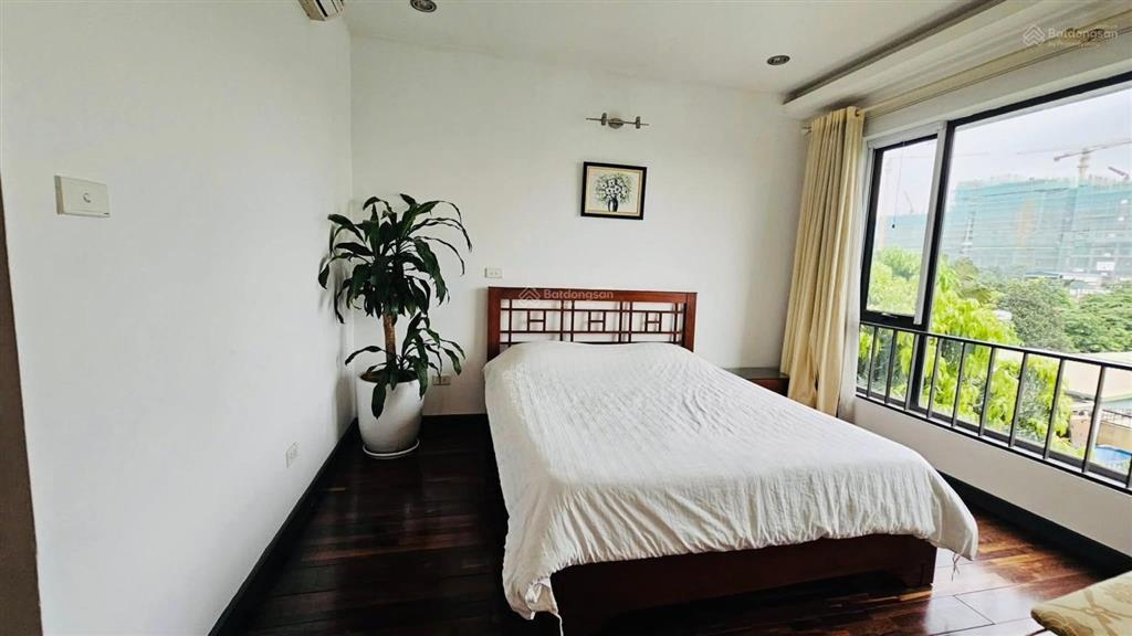 Đặng thai mai  tây hồ 260m2 x 6 tầng giá 230 tỷ. phân lô ô tô tránh, thang máy