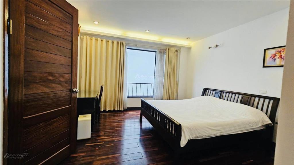 Đặng thai mai  tây hồ 260m2 x 6 tầng giá 230 tỷ. phân lô ô tô tránh, thang máy