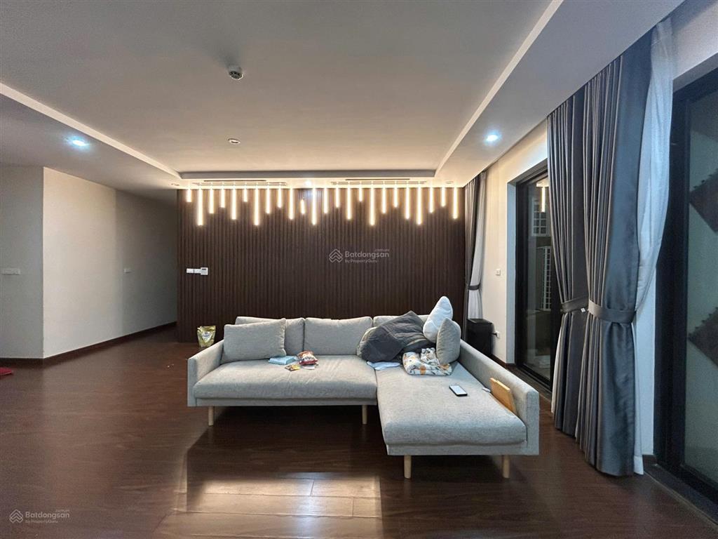 Cho thuê căn hộ vip 4 ngủ 137m2, cực đẹp với giá siêu tốt tại roman plaza tố hữu  0965 179 ***